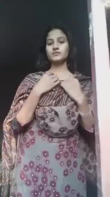 Beautiful_Seexy_Slim_Girl_For_Lover_(1).mp4