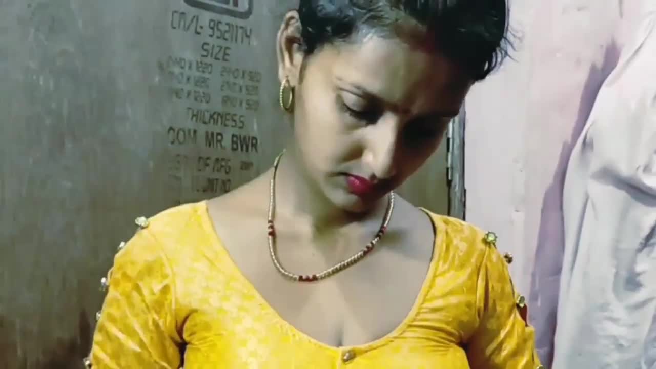 Sexy_Teen_Village_Wife_Show_Boobs_Hindi_Audio(1)