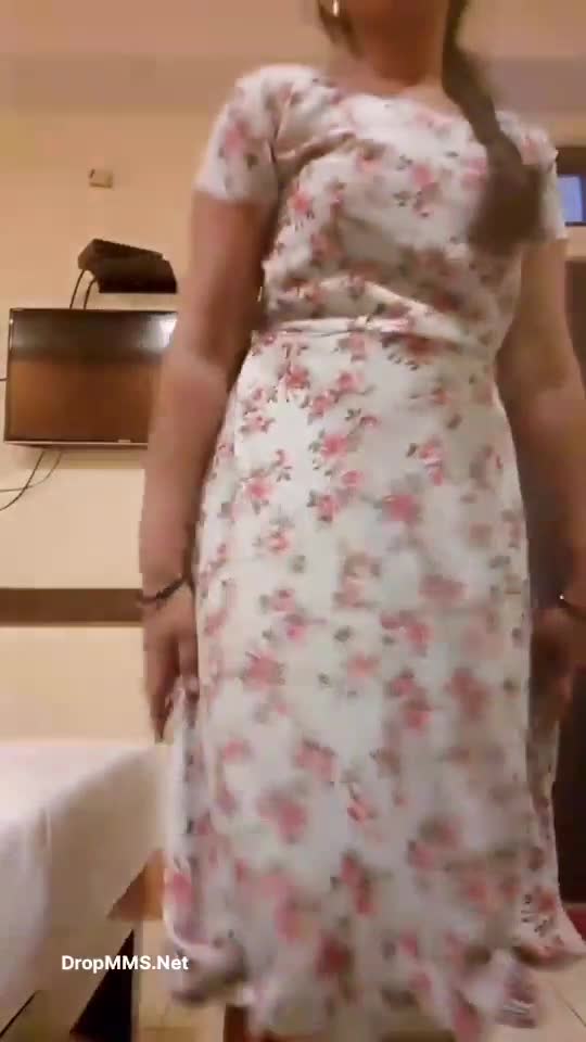 Telugu_beautiful_wife_nude_show_Unseen_